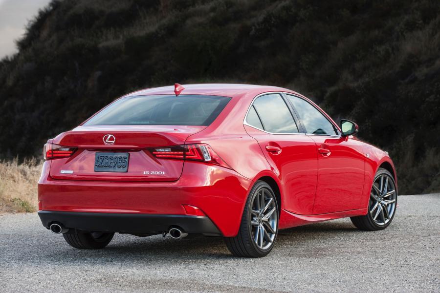  Lexus IS200t F-Sport 2015 года  (фото 35 из 52)